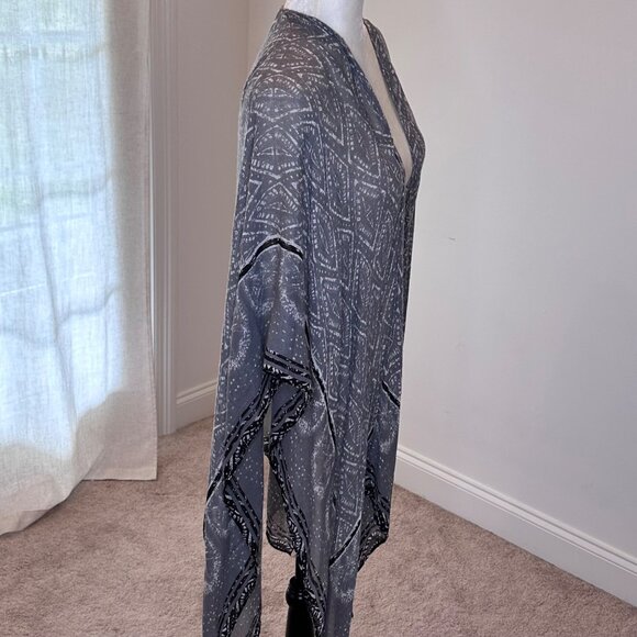 Gray Boho Geometric Kimono Lightweight Sheer Tassel Trim Shawl Wrap - Picture 9 of 15